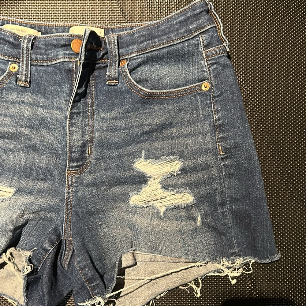 Universal Thread Denim Shorts High Rise midi - Picture 2 of 6